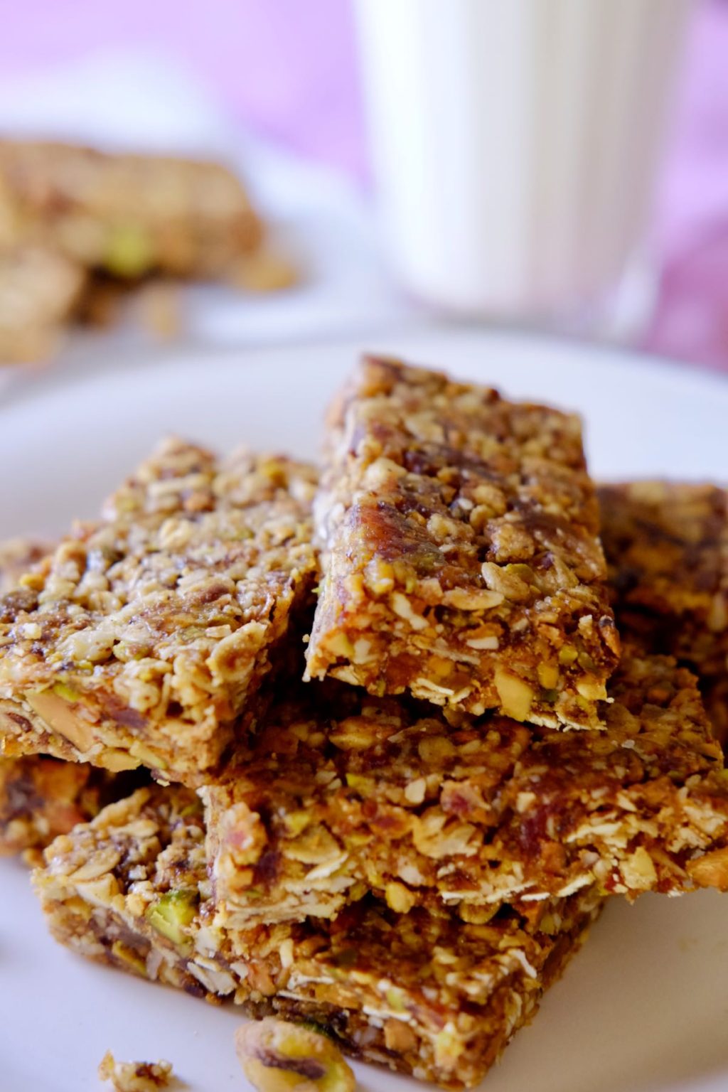 Pistachio Apricot Granola Bars - Mia's Cucina