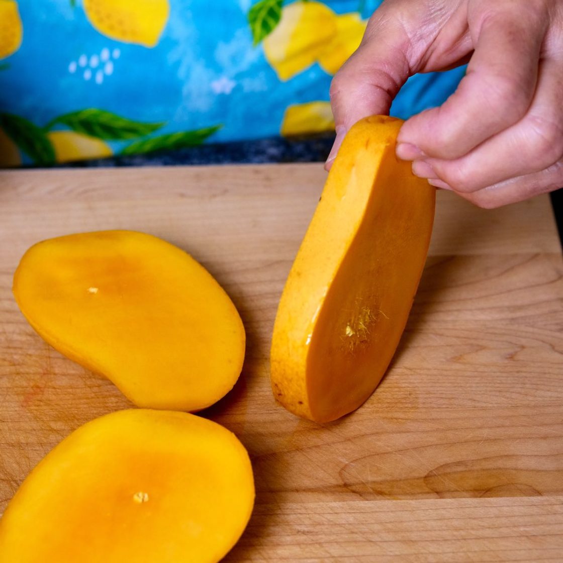 How to Cut a Mango - Mia's Cucina