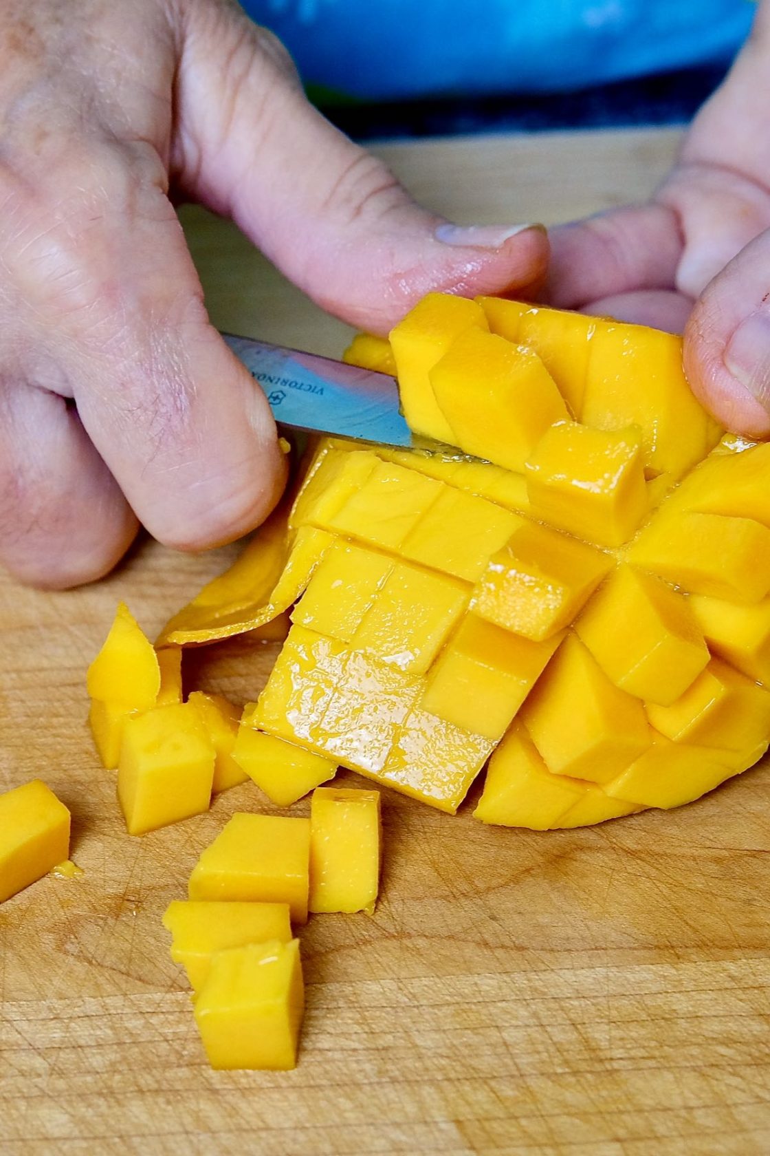 How to Cut a Mango Mia's Cucina