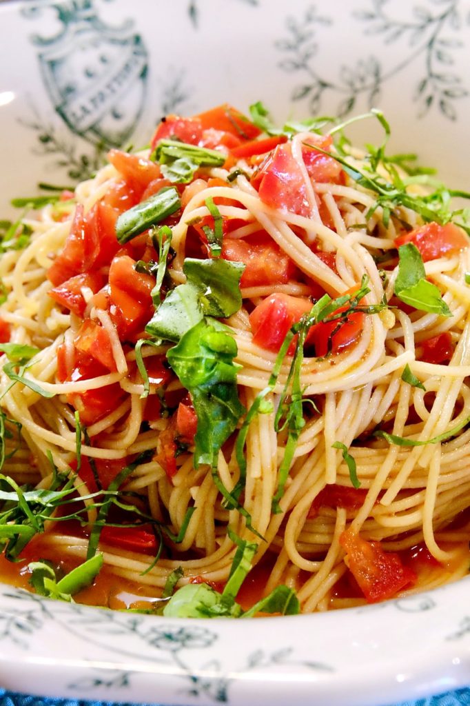 Pasta with Salsa Fresca (fresh tomato sauce) - CucinaByElena