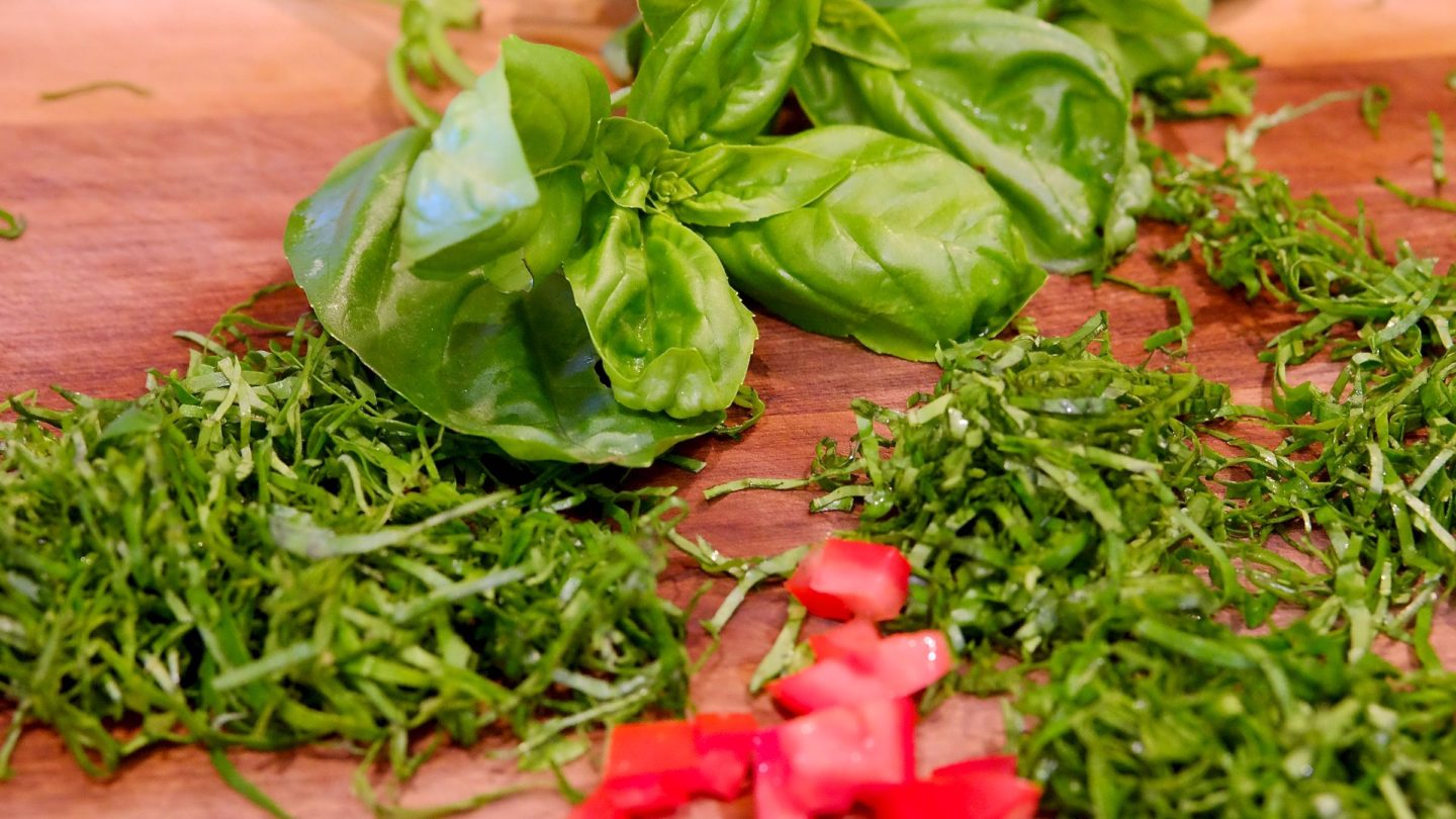 how-to-chiffonade-basil-mia-s-cucina